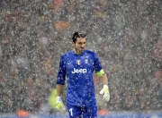 开云体育登录-步行者力克尼克斯晋级引爆季后赛，英格拉姆满分表现成赛场焦点