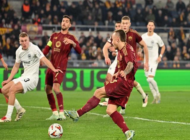 包含罗马在客场惨遭逆转，积分落后于对手的词条