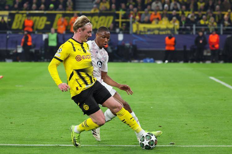 包含多特蒙德球员合作默契,形成“杀手锏”攻势的词条 包含多特蒙德球员合作默契,形成“杀手锏”攻势的词条