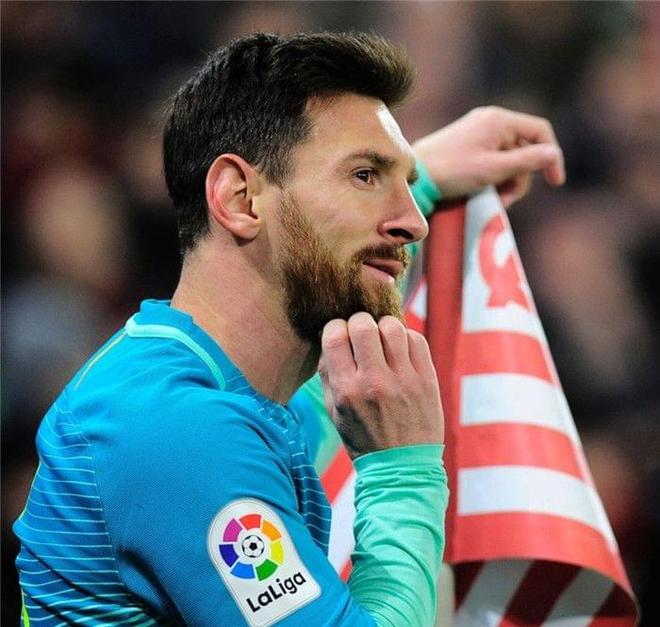 包含场面火爆！比分分析观众席沸腾不已的词条