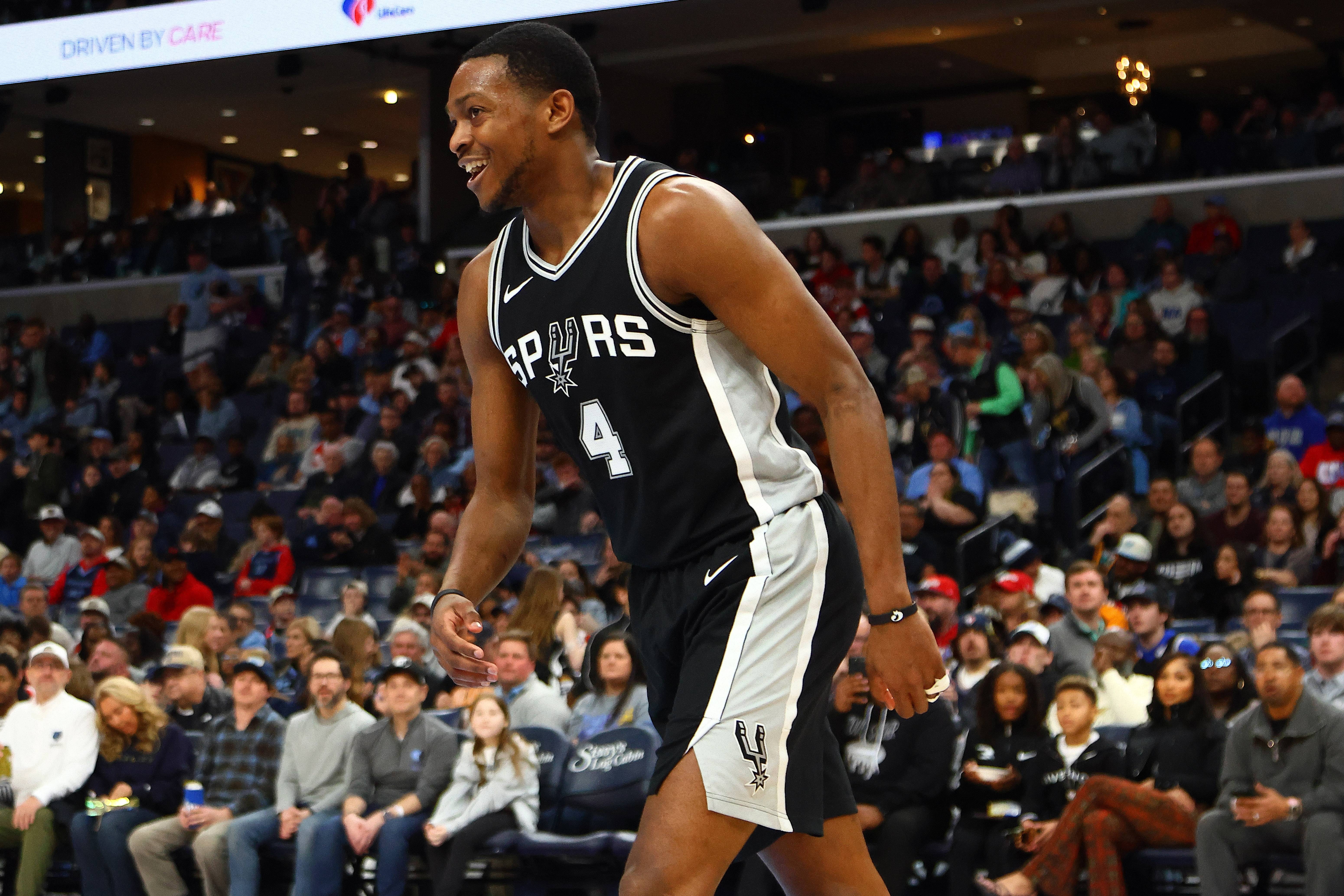 鹈鹕逆转马刺，福克斯点燃赛场