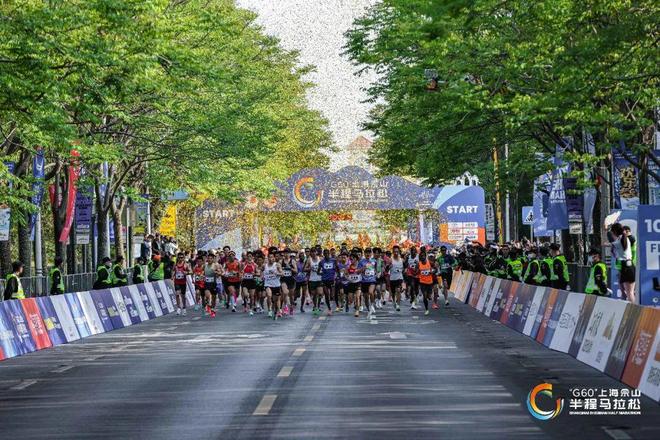 门前演员亮相比赛现场，引发一片尖叫