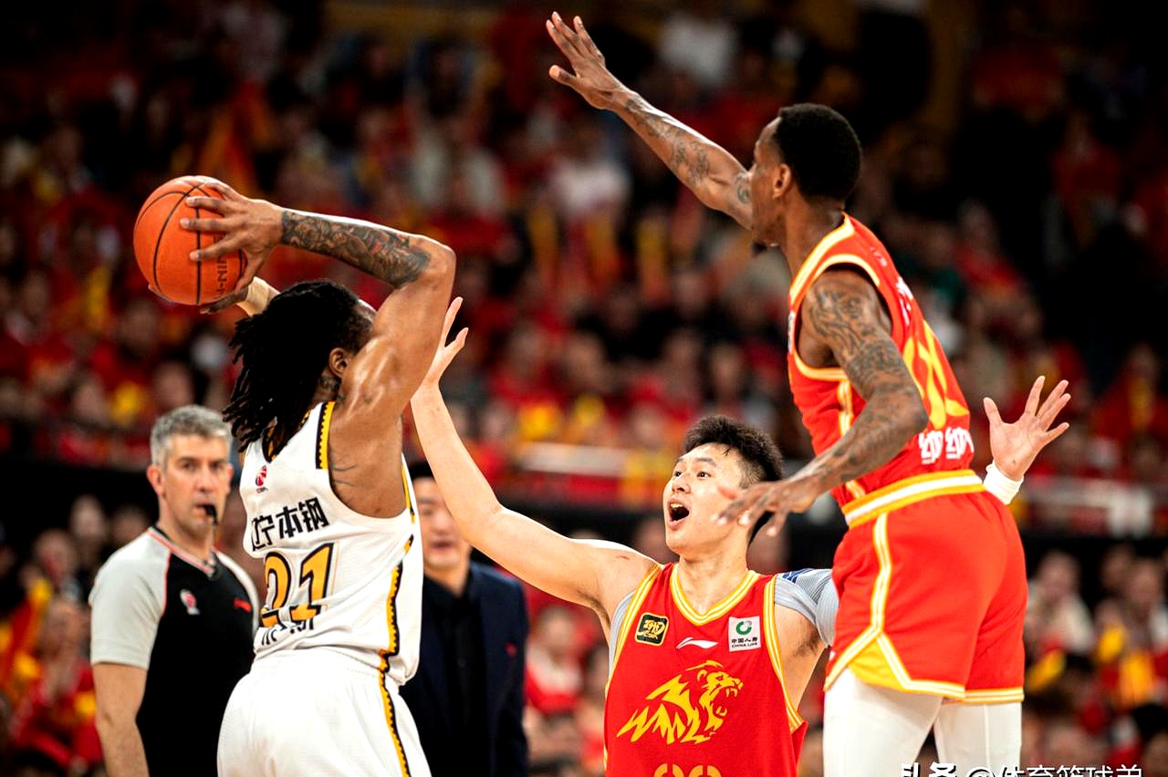 辽宁队完胜四川队,詹姆斯统治全场 辽宁队完胜四川队,詹姆斯统治全场