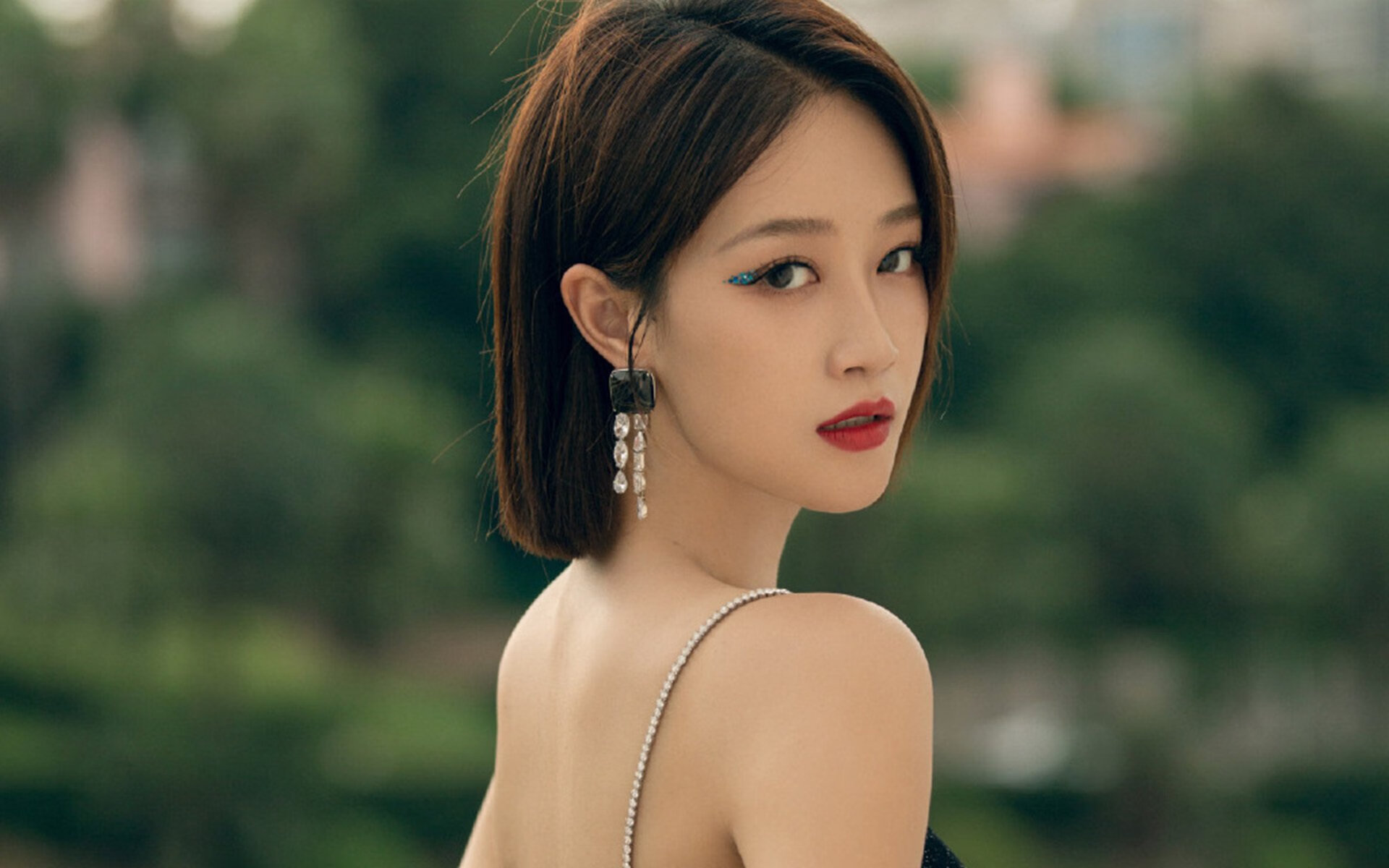 波斯铁骑夜袭都灵,旧主门前卢卡库致命微笑