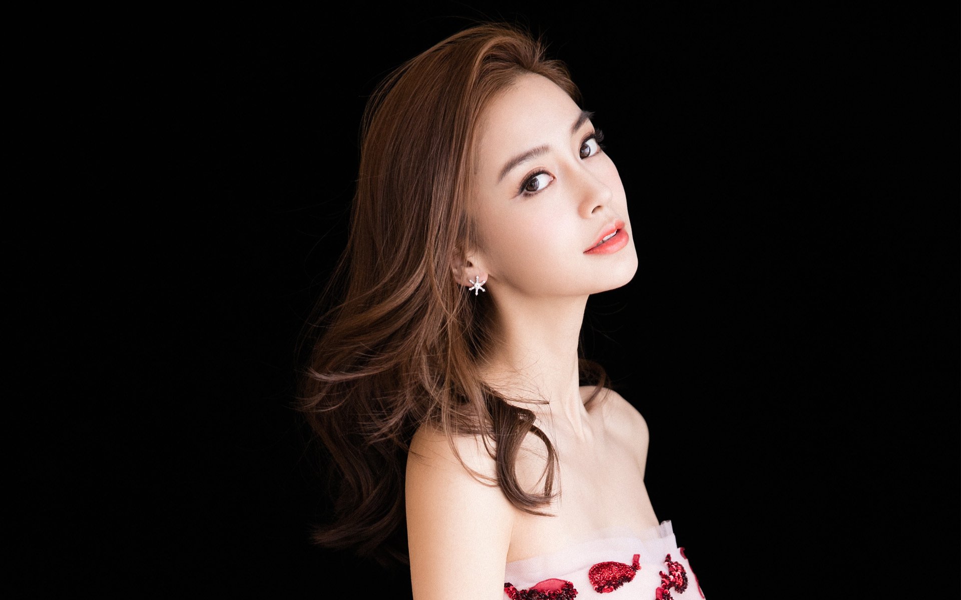 血性与艺术的交响，克瓦拉茨赫利亚以奇迹之姿征服赛场，喀麦隆从尼日利亚手中夺走胜利