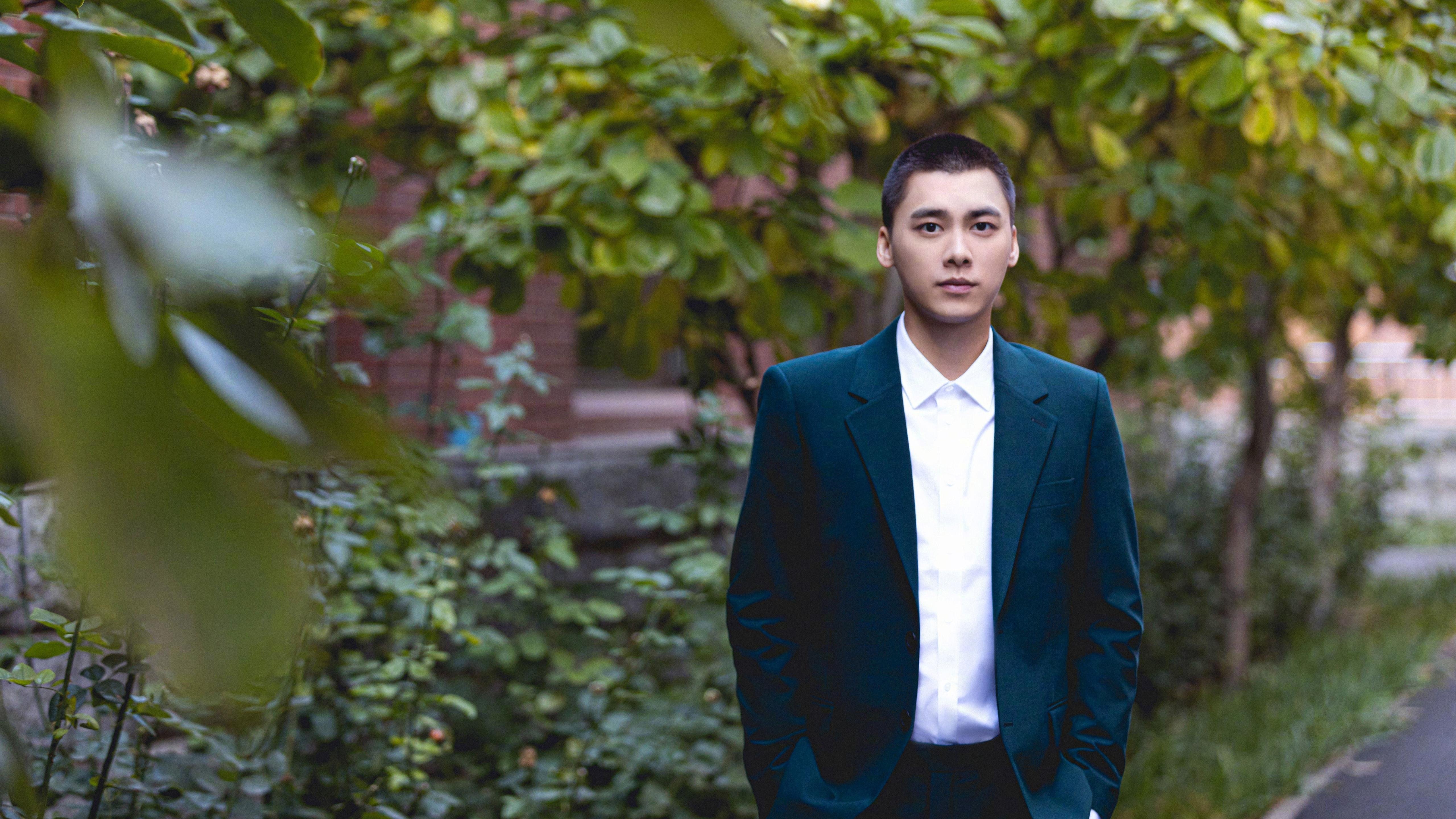 姆巴佩的银河舞台与喀麦隆雄狮的亚平宁之路，足球世界的两极与交汇